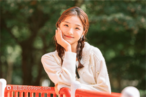 爱上海同城论坛：A Night Journey Through Shanghai Carrying Culture